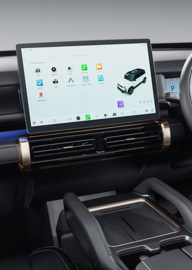 15.6" Responsive, high-resolution LCD infotainment screen